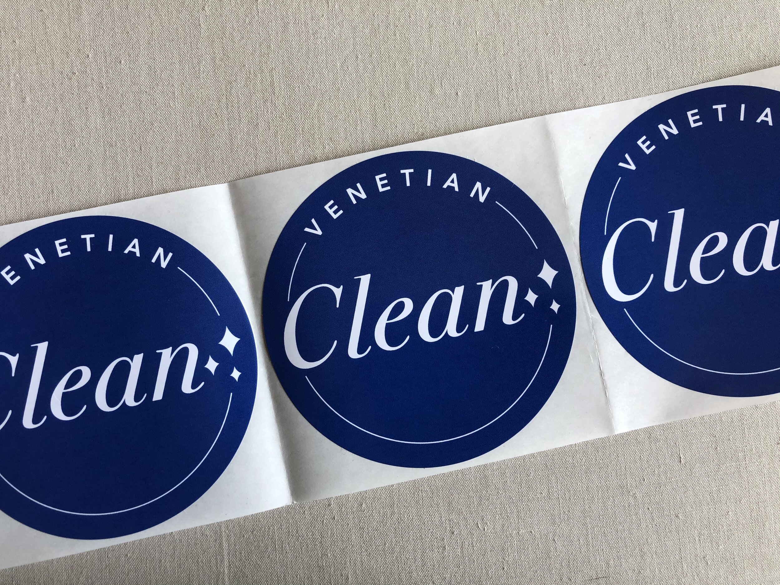 Dissolvable and compostable hotel toilette roll labels